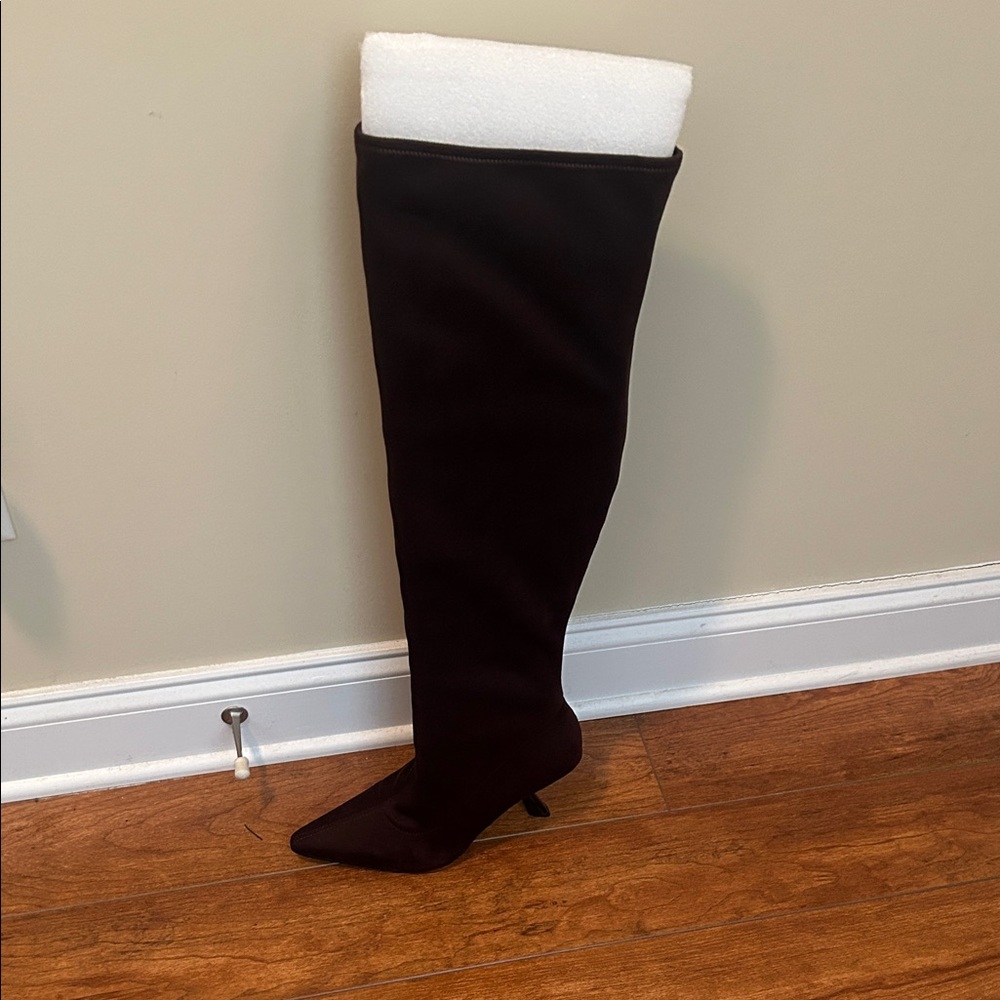 Karl Lagerfeld Brown over the knee boots with sculpted heel.